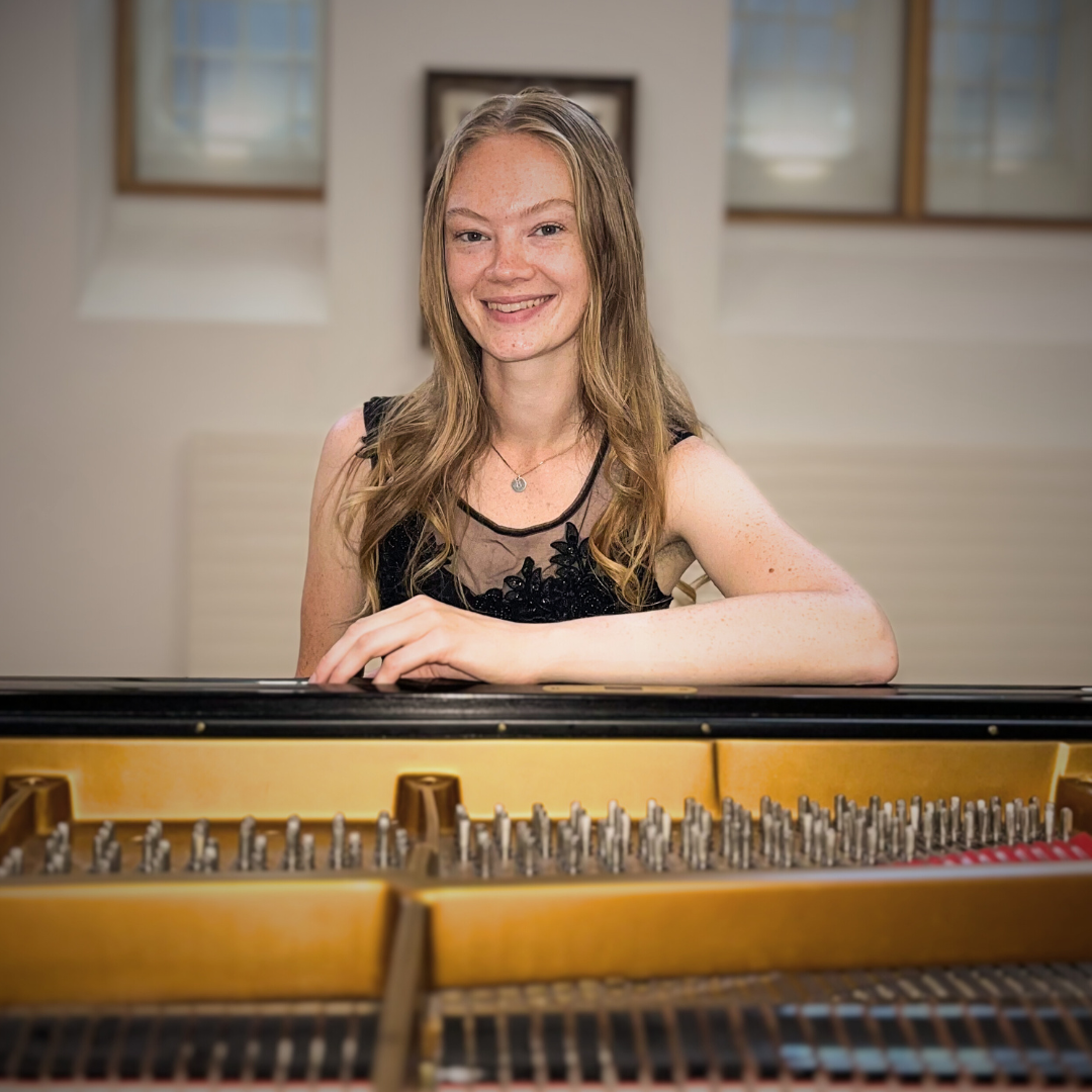 Sophia Benton, pianist at the piano