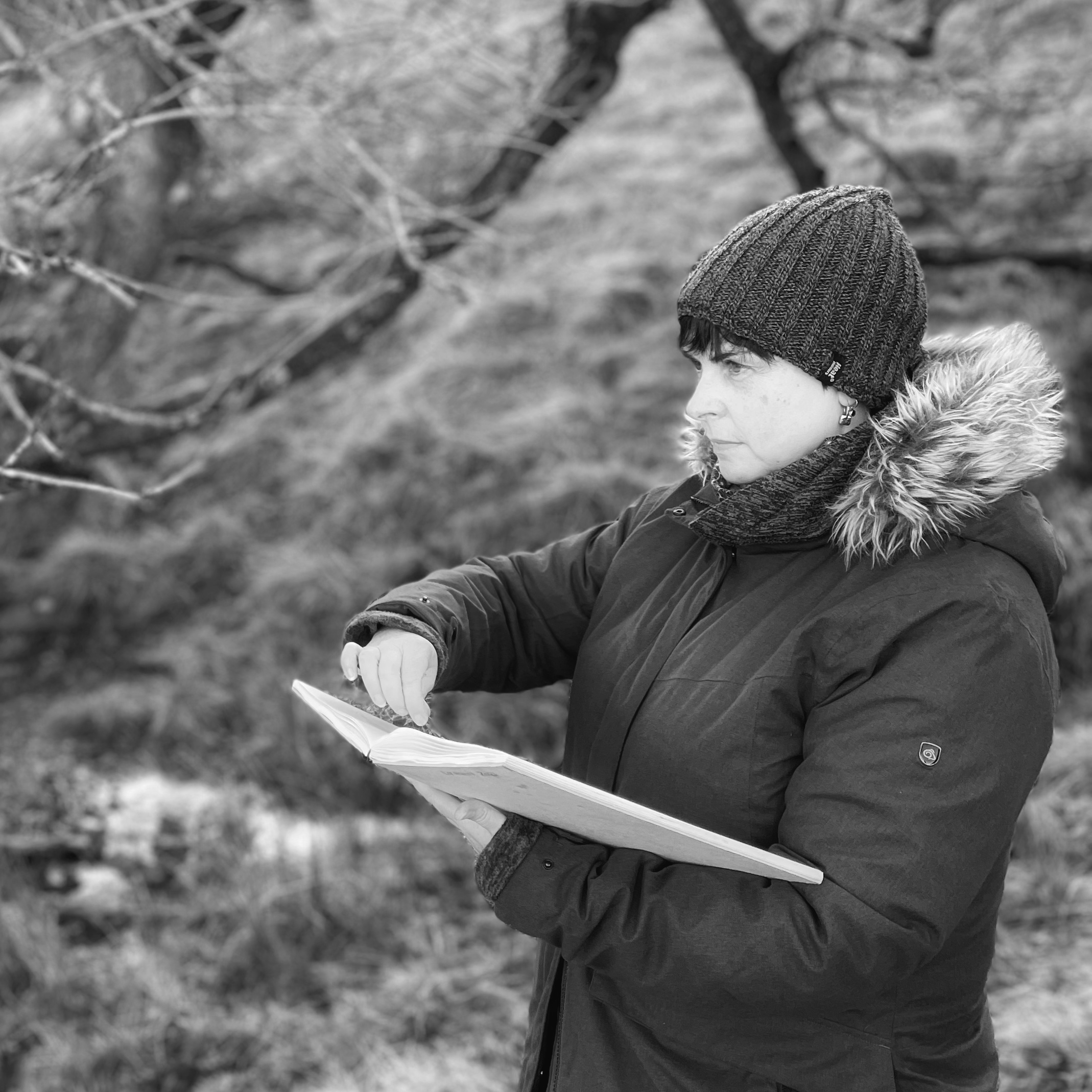 Artist Tansy Lee Moir sketching outdoors
